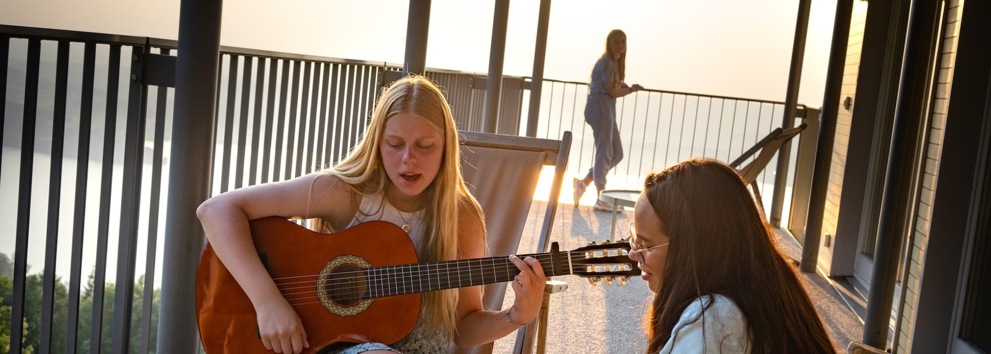 IMZ-girls singing at SuSe